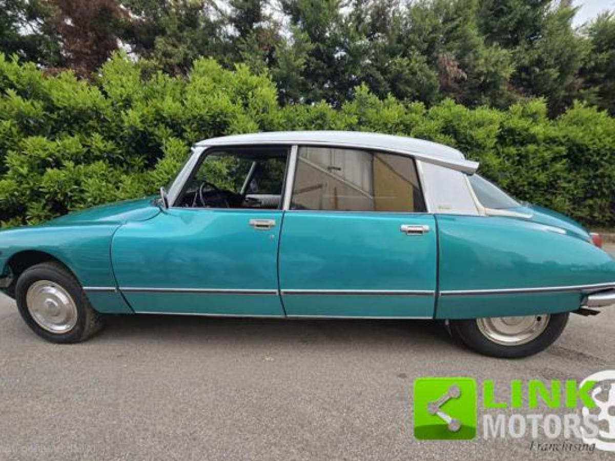 CITROEN DS 8