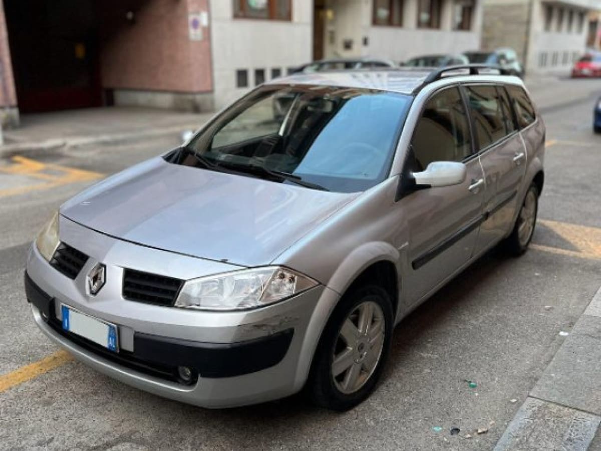 RENAULT Mégane 2ª serie 9