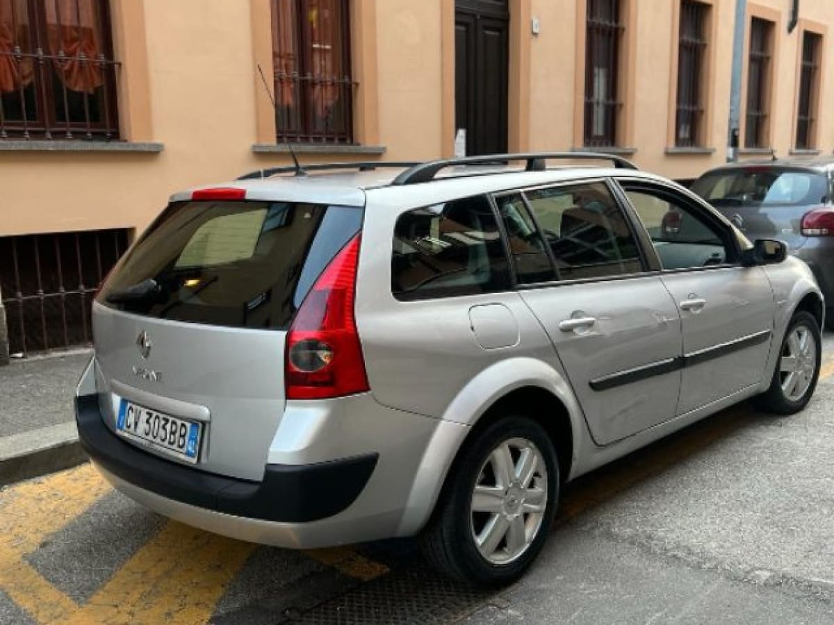 RENAULT Mégane 2ª serie 11