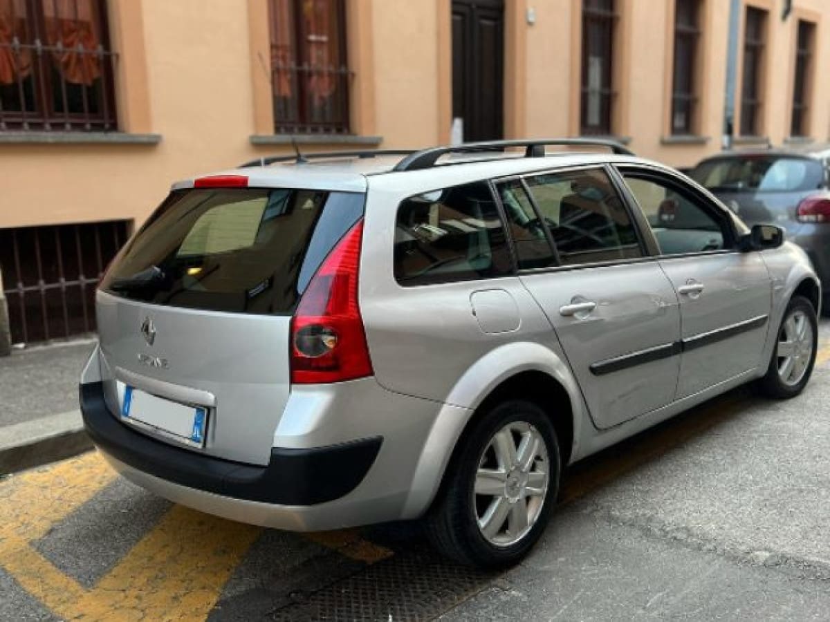 RENAULT Mégane 2ª serie 12