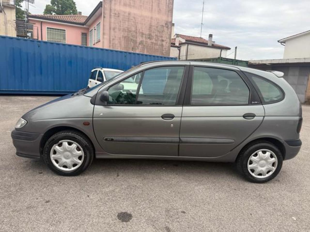 RENAULT Mégane/Scénic 1ª s. 8