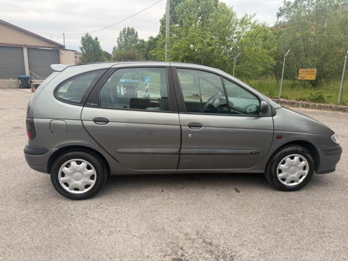 RENAULT Mégane/Scénic 1ª s. 10