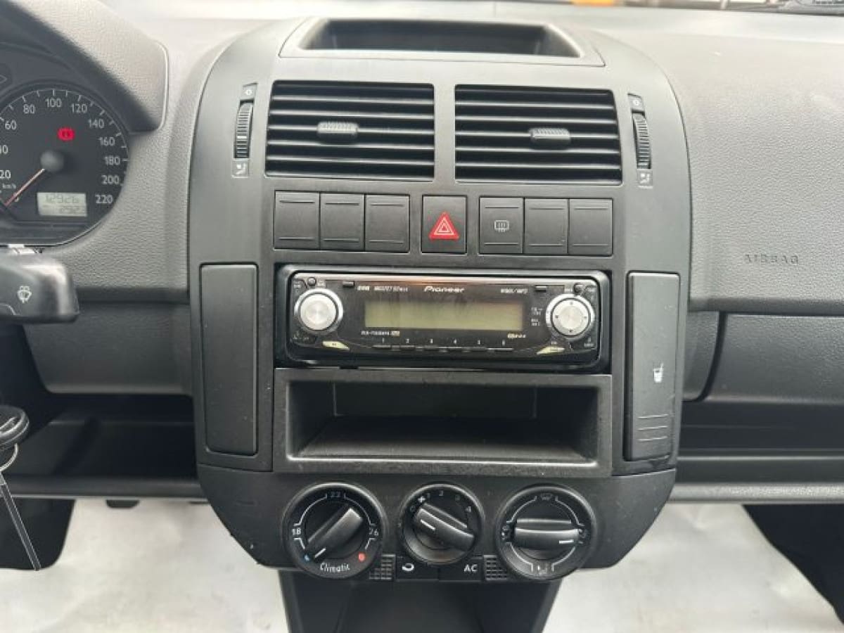 VOLKSWAGEN Polo 4ª serie 14