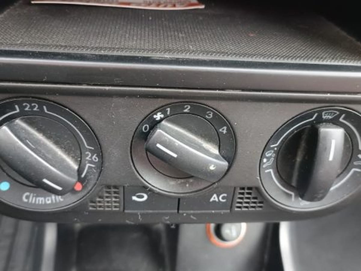 VOLKSWAGEN Fox 6