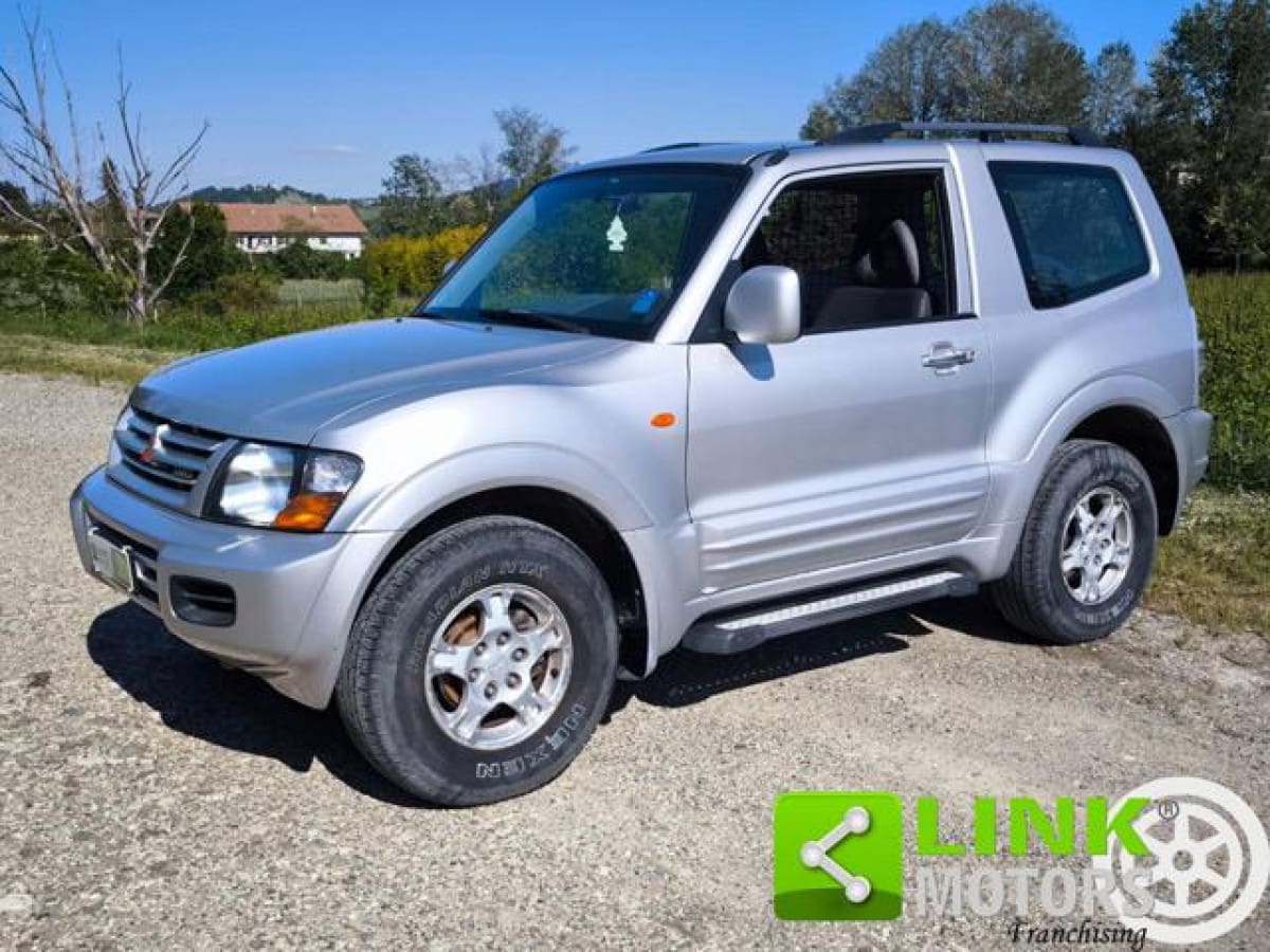 MITSUBISHI Pajero (2000-2007) 4