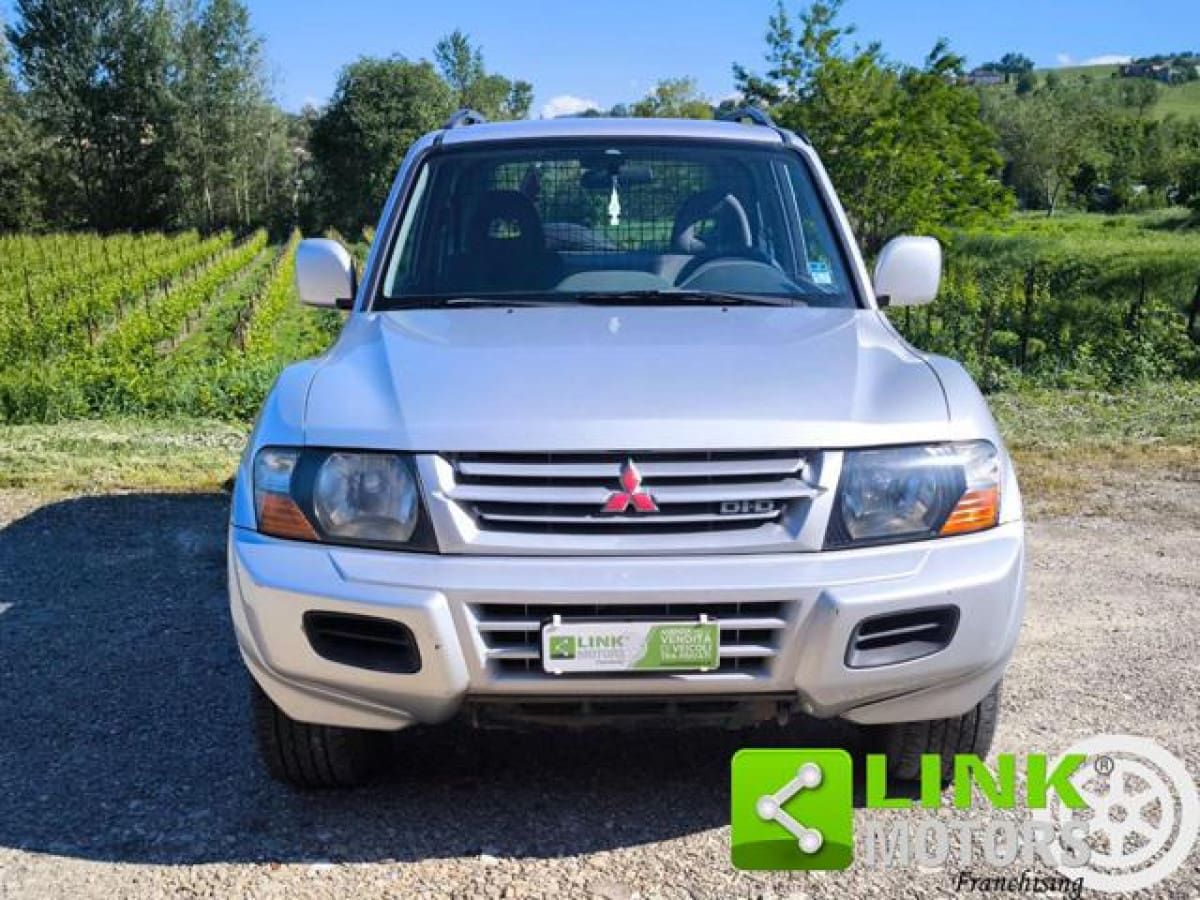 MITSUBISHI Pajero (2000-2007) 5