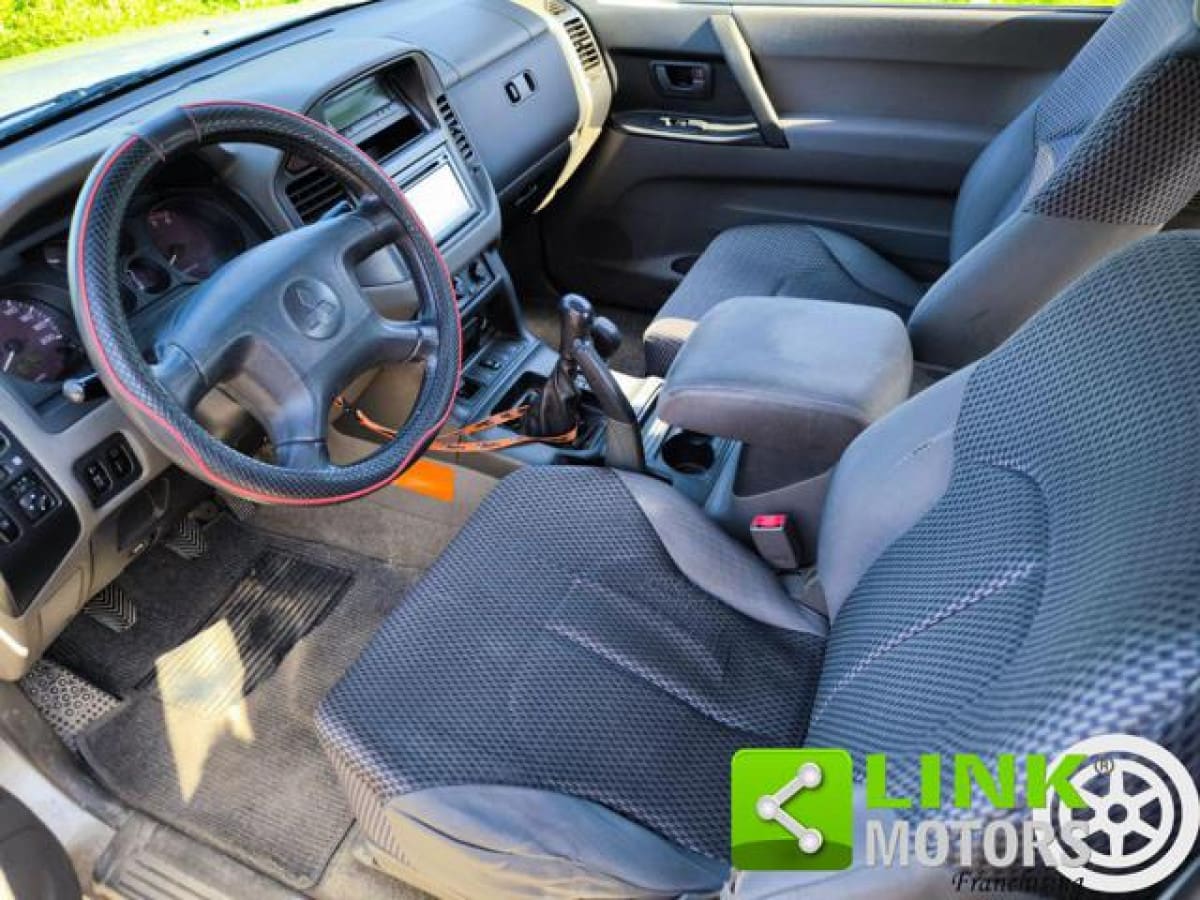 MITSUBISHI Pajero (2000-2007) 7