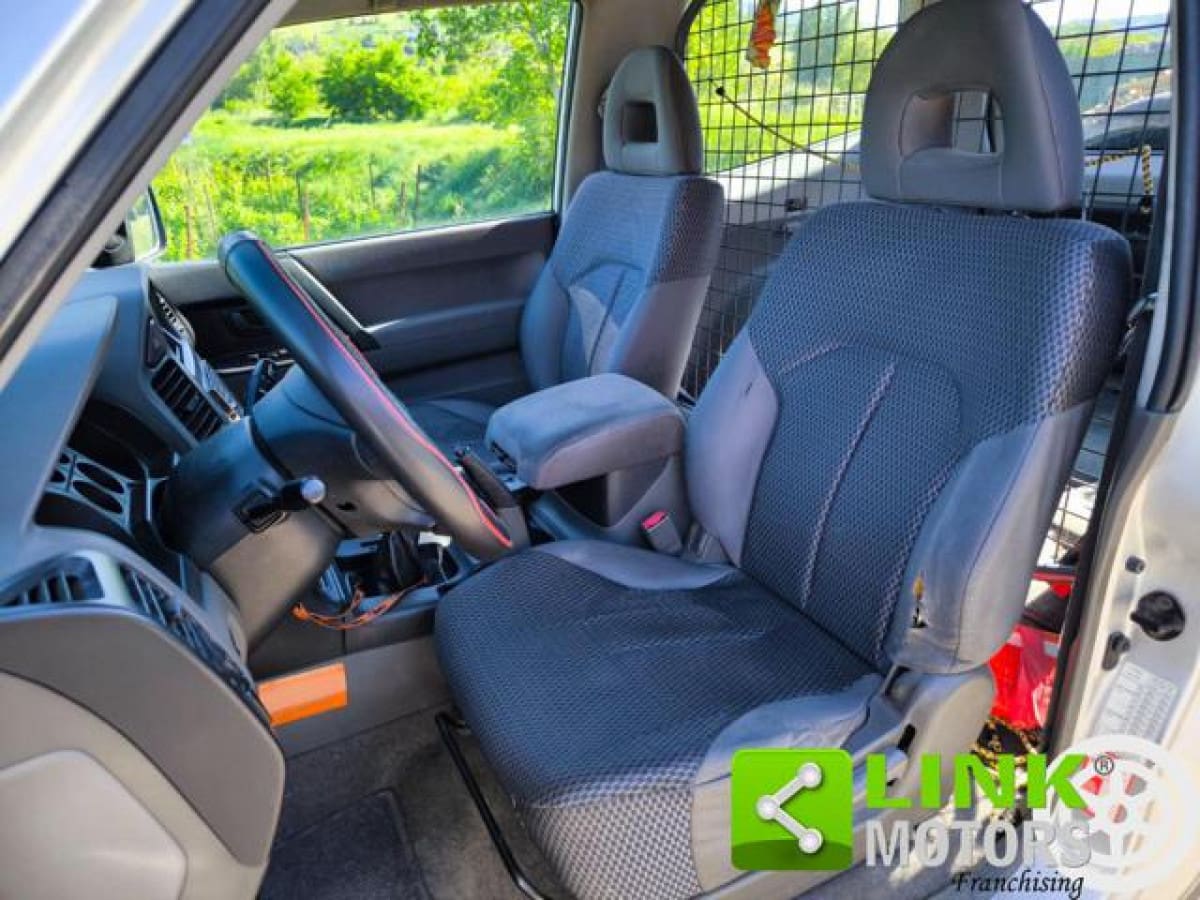 MITSUBISHI Pajero (2000-2007) 8