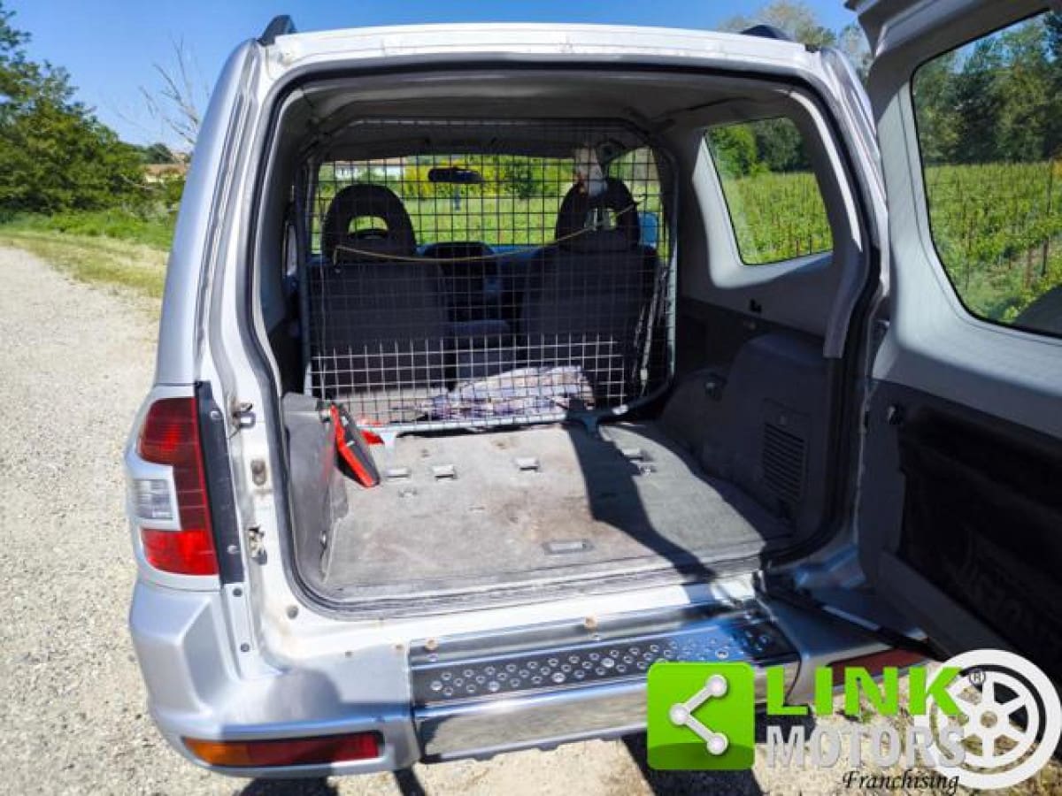 MITSUBISHI Pajero (2000-2007) 9