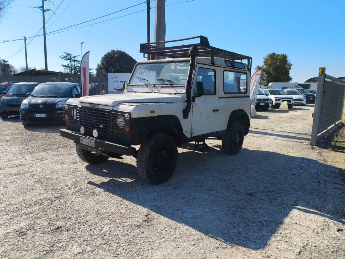 LAND ROVER Defender 2