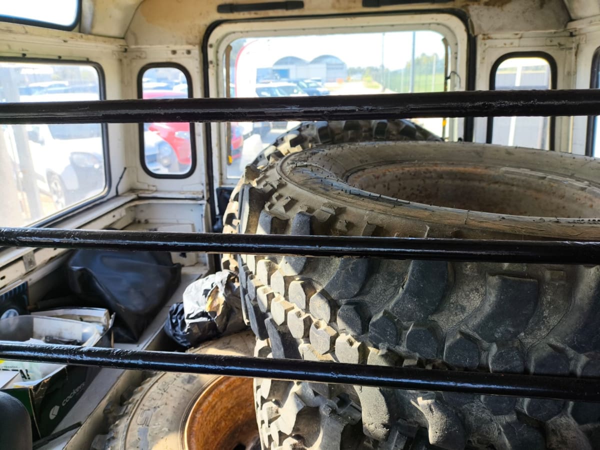 LAND ROVER Defender 3