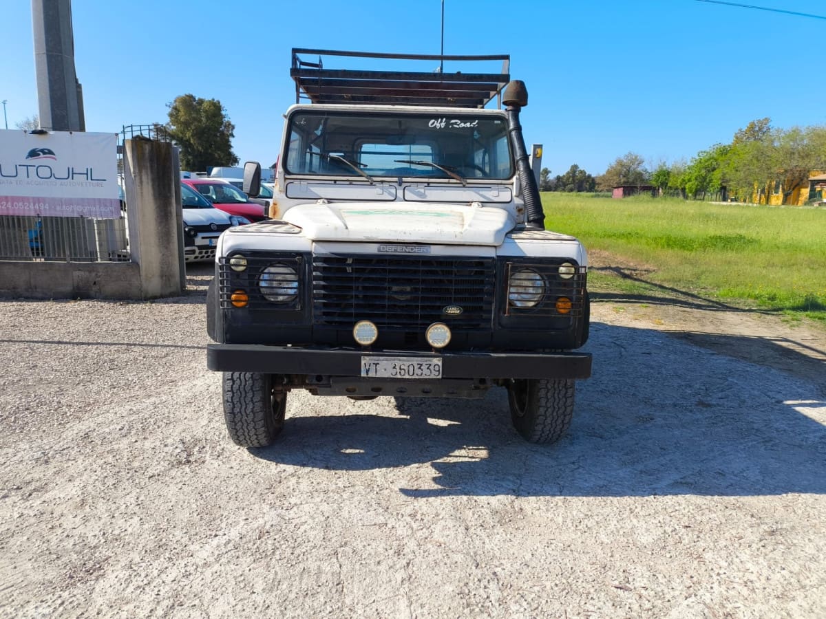 LAND ROVER Defender 4