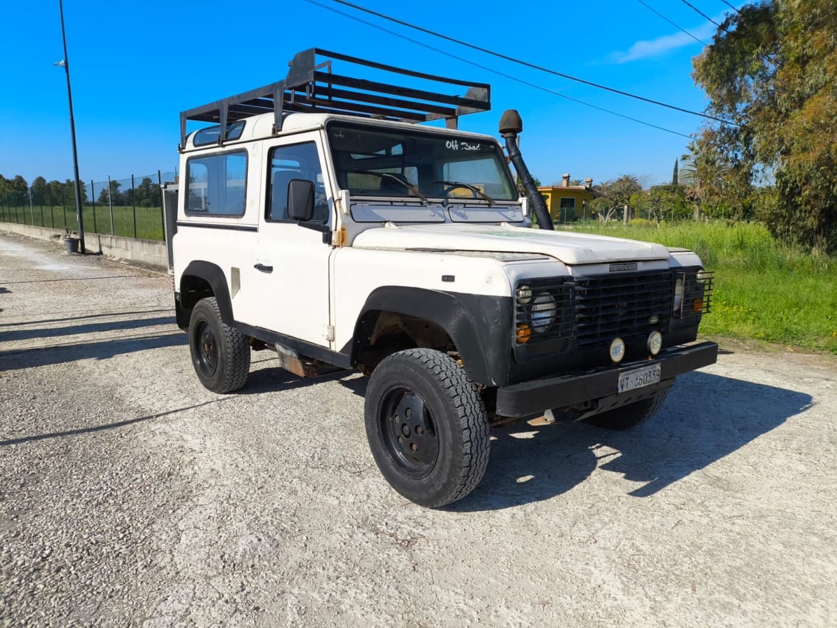 LAND ROVER Defender 5