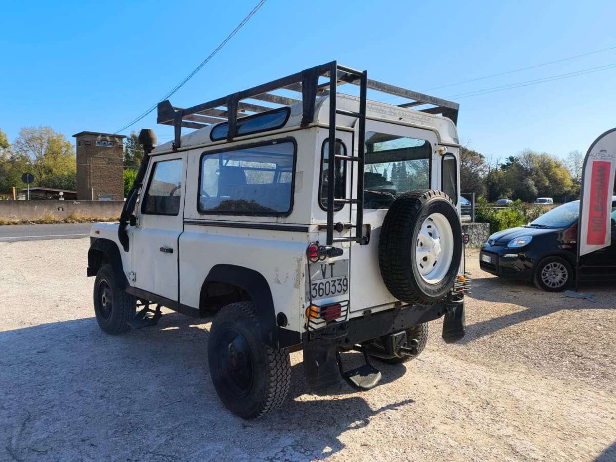 LAND ROVER Defender 7