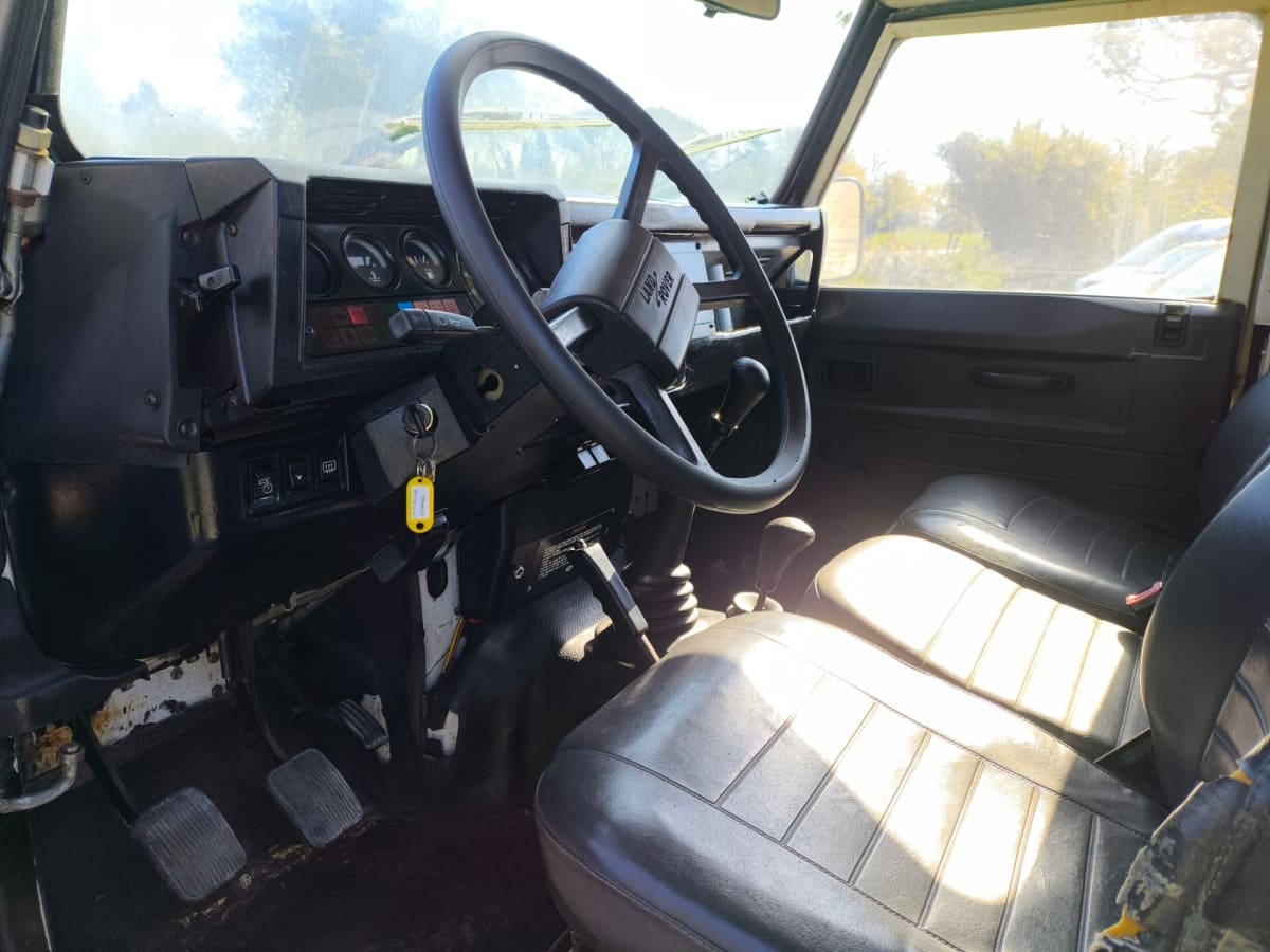 LAND ROVER Defender 9