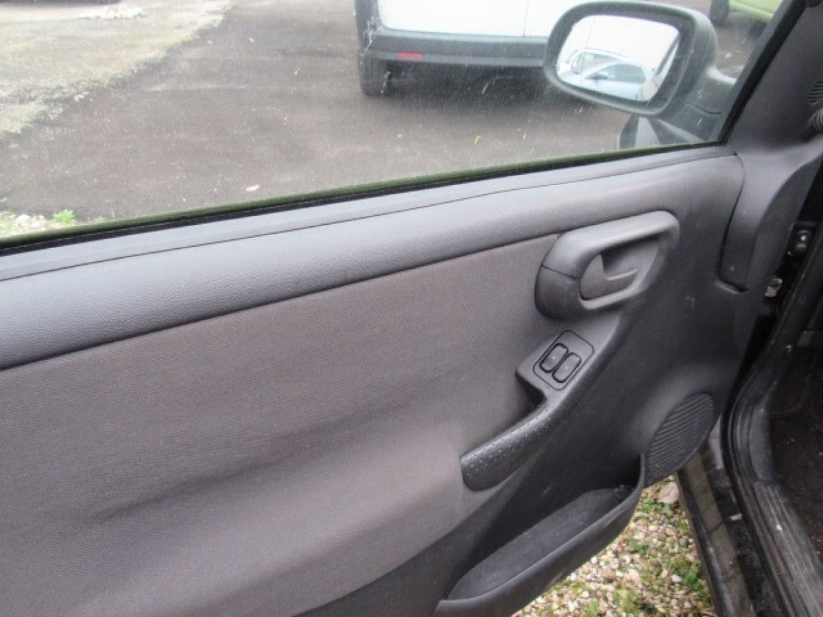 OPEL Corsa 2ª serie 13