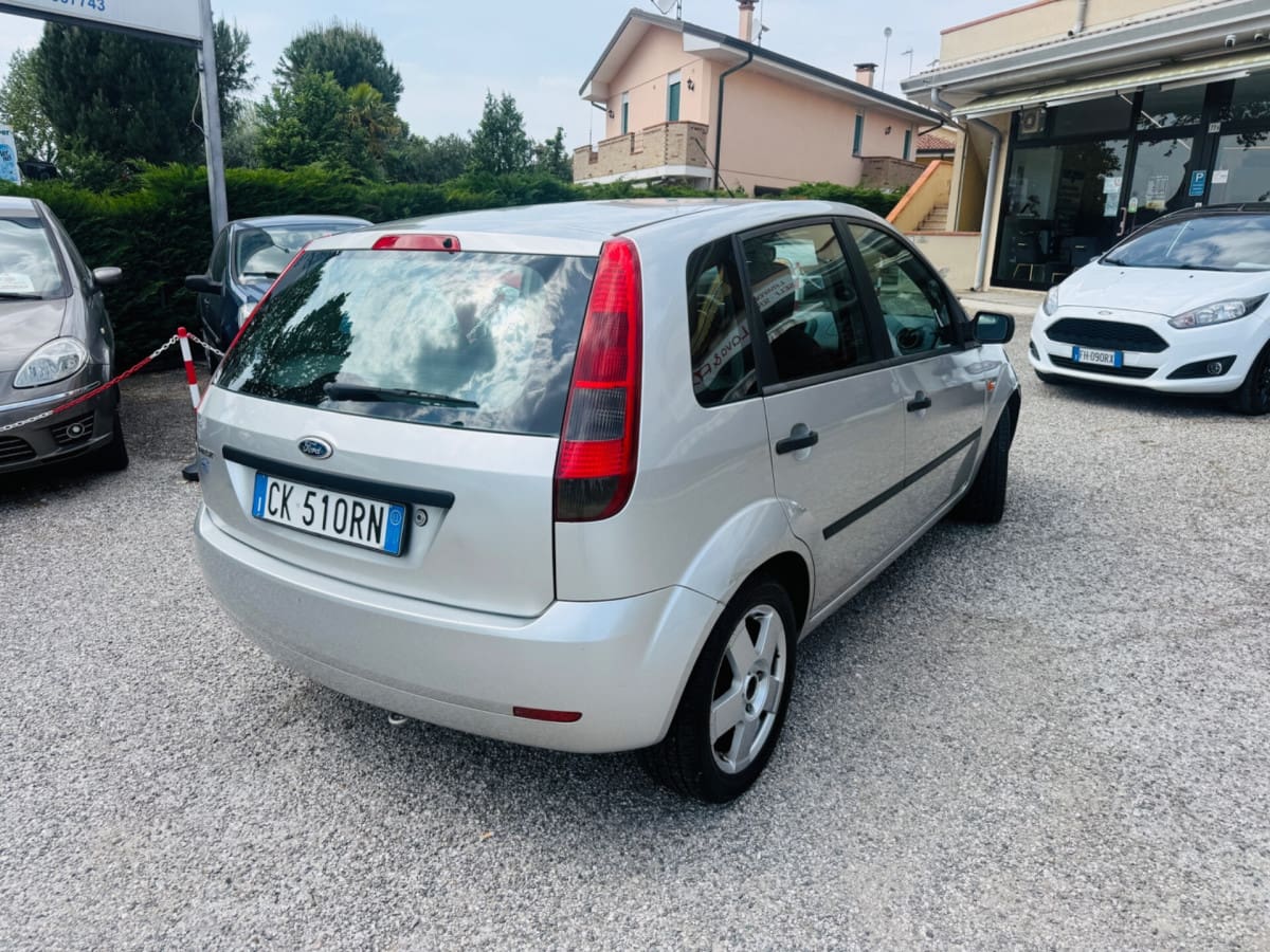 FORD Fiesta 5ª serie 3