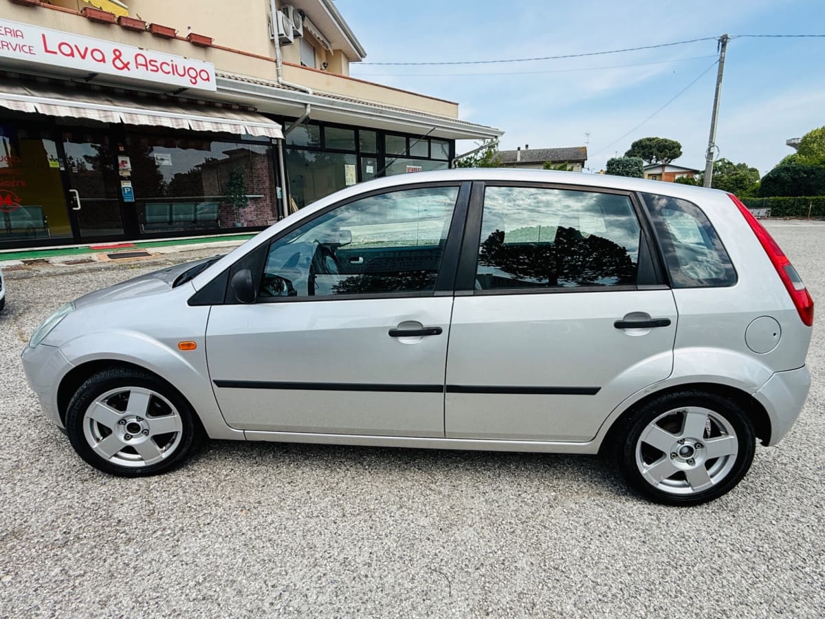 FORD Fiesta 5ª serie 23