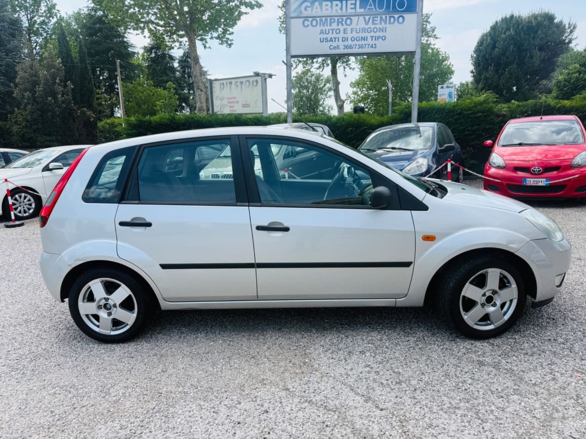 FORD Fiesta 5ª serie 29