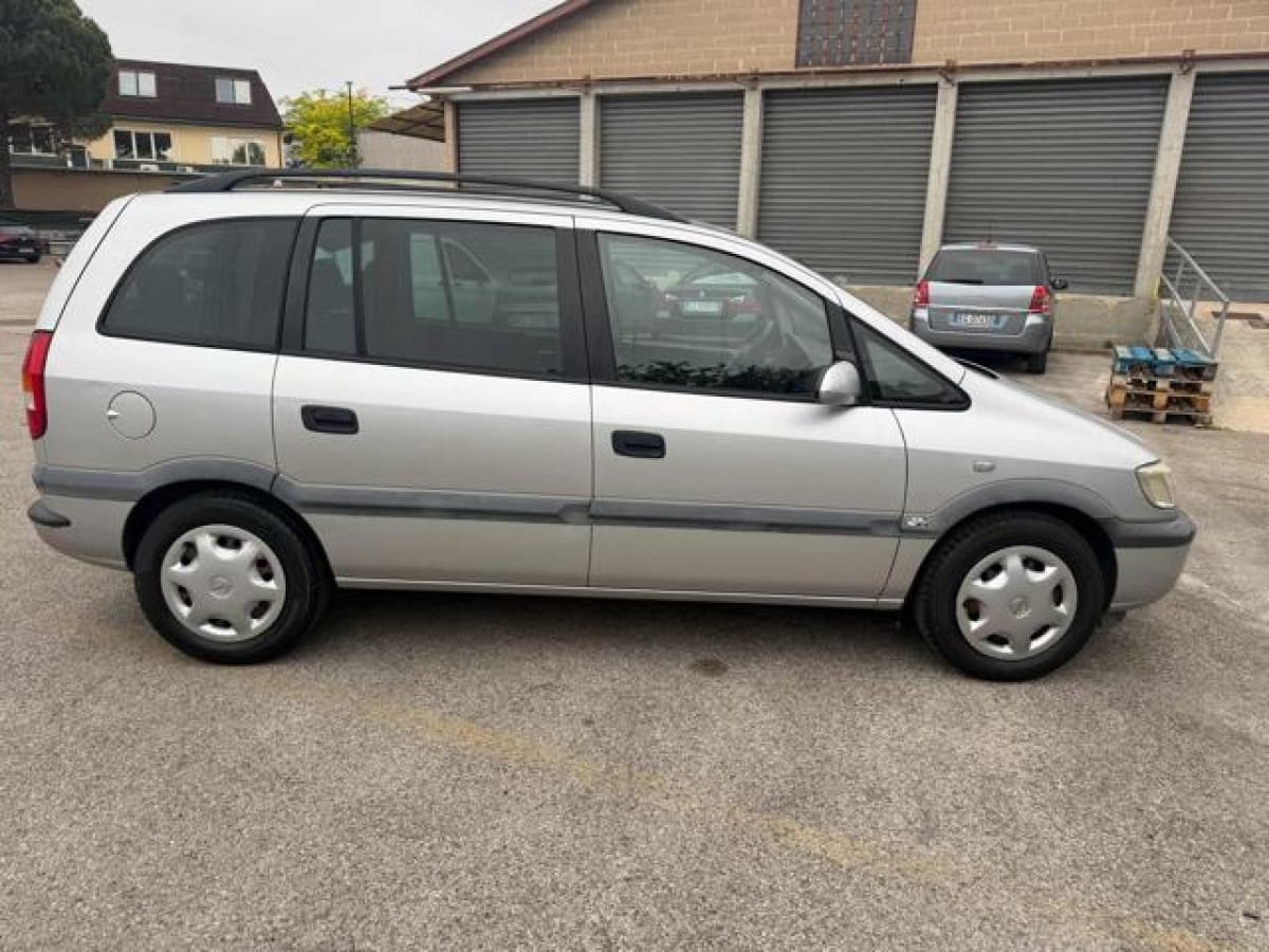 OPEL Zafira 9