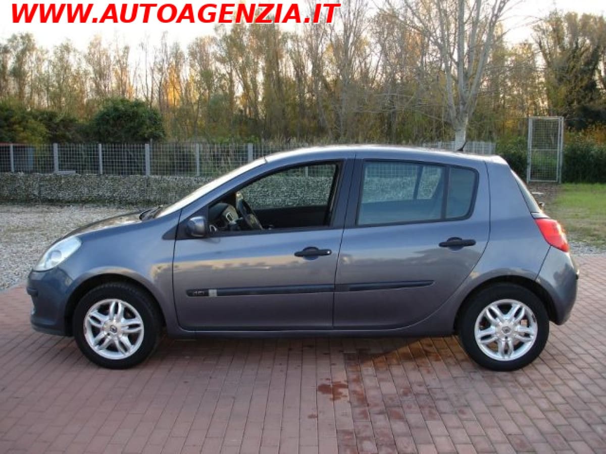 RENAULT Clio 3ª serie 8