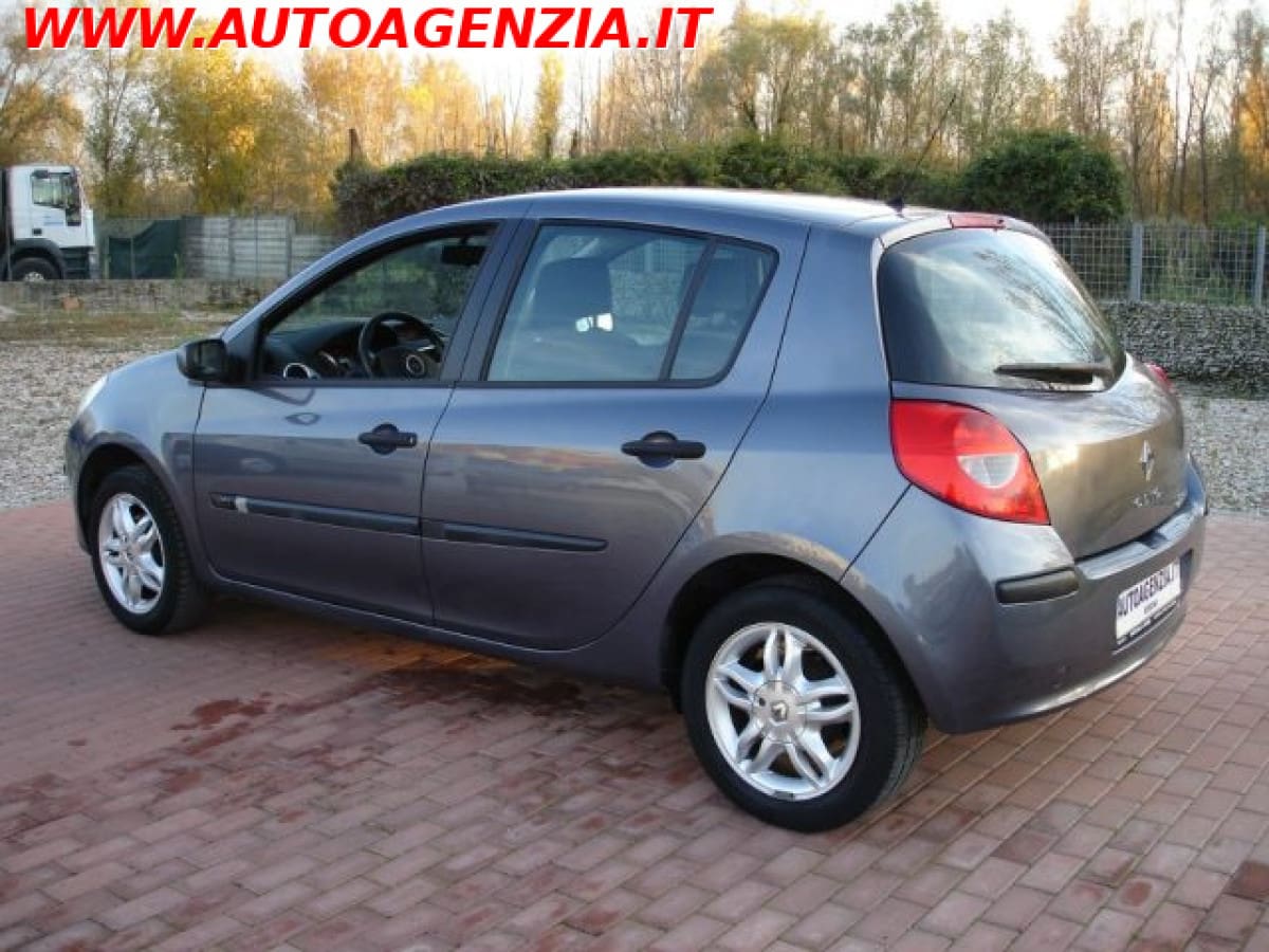 RENAULT Clio 3ª serie 9