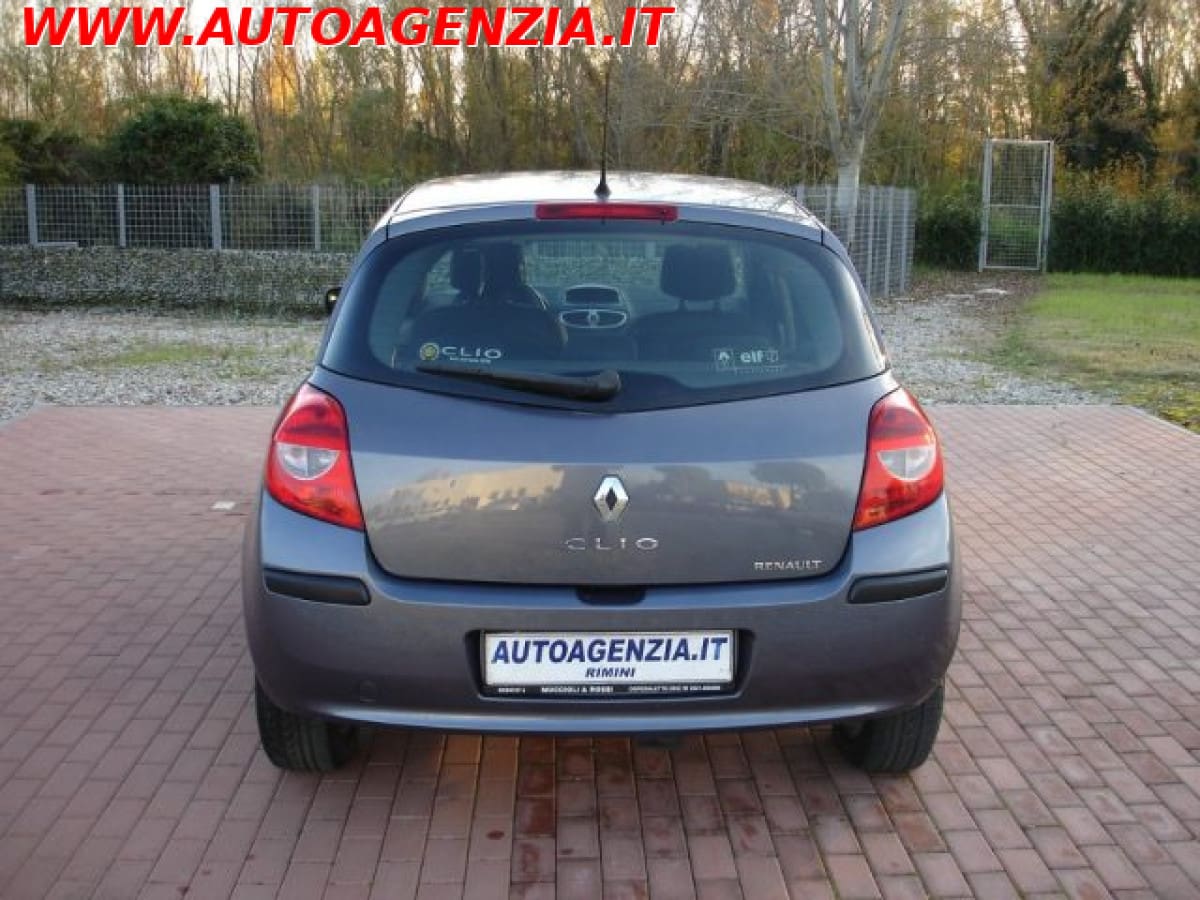 RENAULT Clio 3ª serie 11