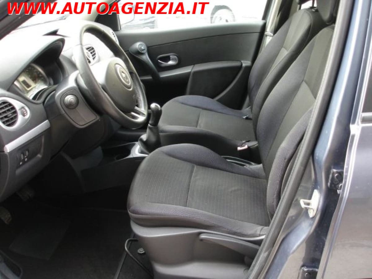 RENAULT Clio 3ª serie 12