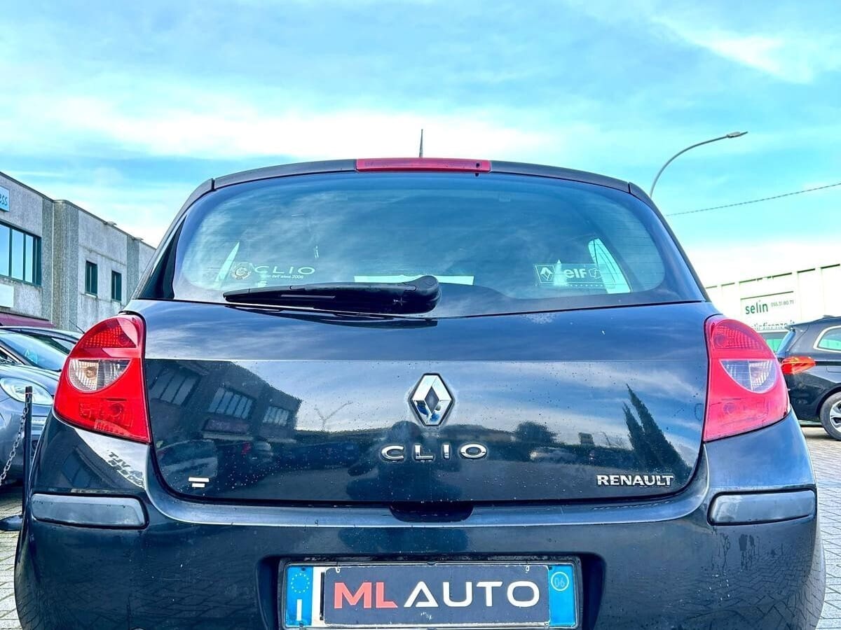 RENAULT Clio 3ª serie 8