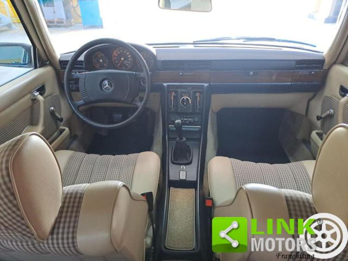 MERCEDES Serie 200-280(W123) 11