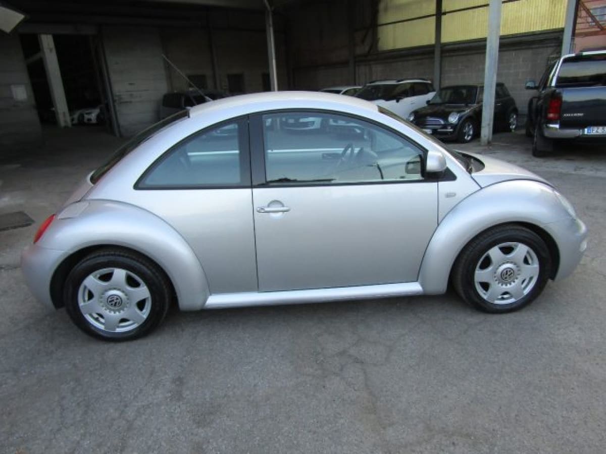 VOLKSWAGEN New Beetle 9