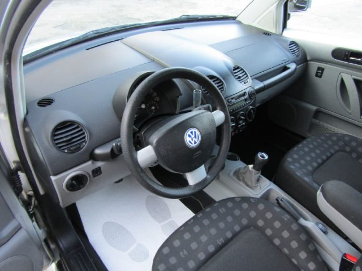 VOLKSWAGEN New Beetle 13