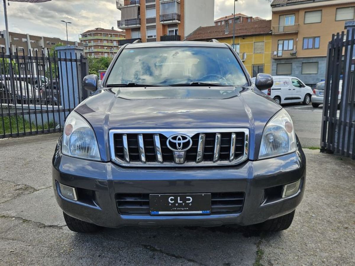 TOYOTA Land Cruiser 2