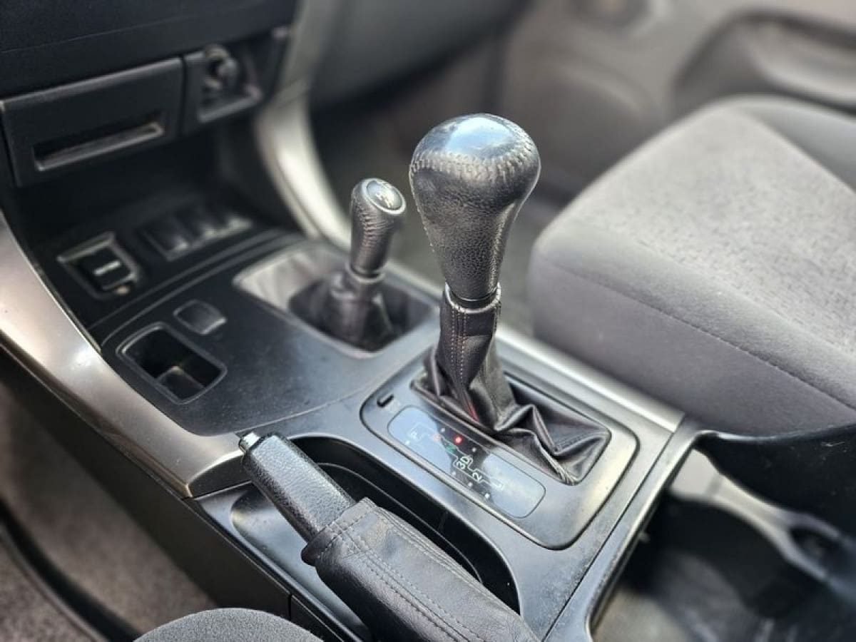 TOYOTA Land Cruiser 5