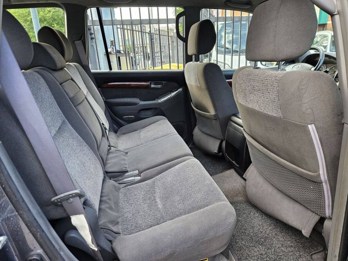 TOYOTA Land Cruiser 8