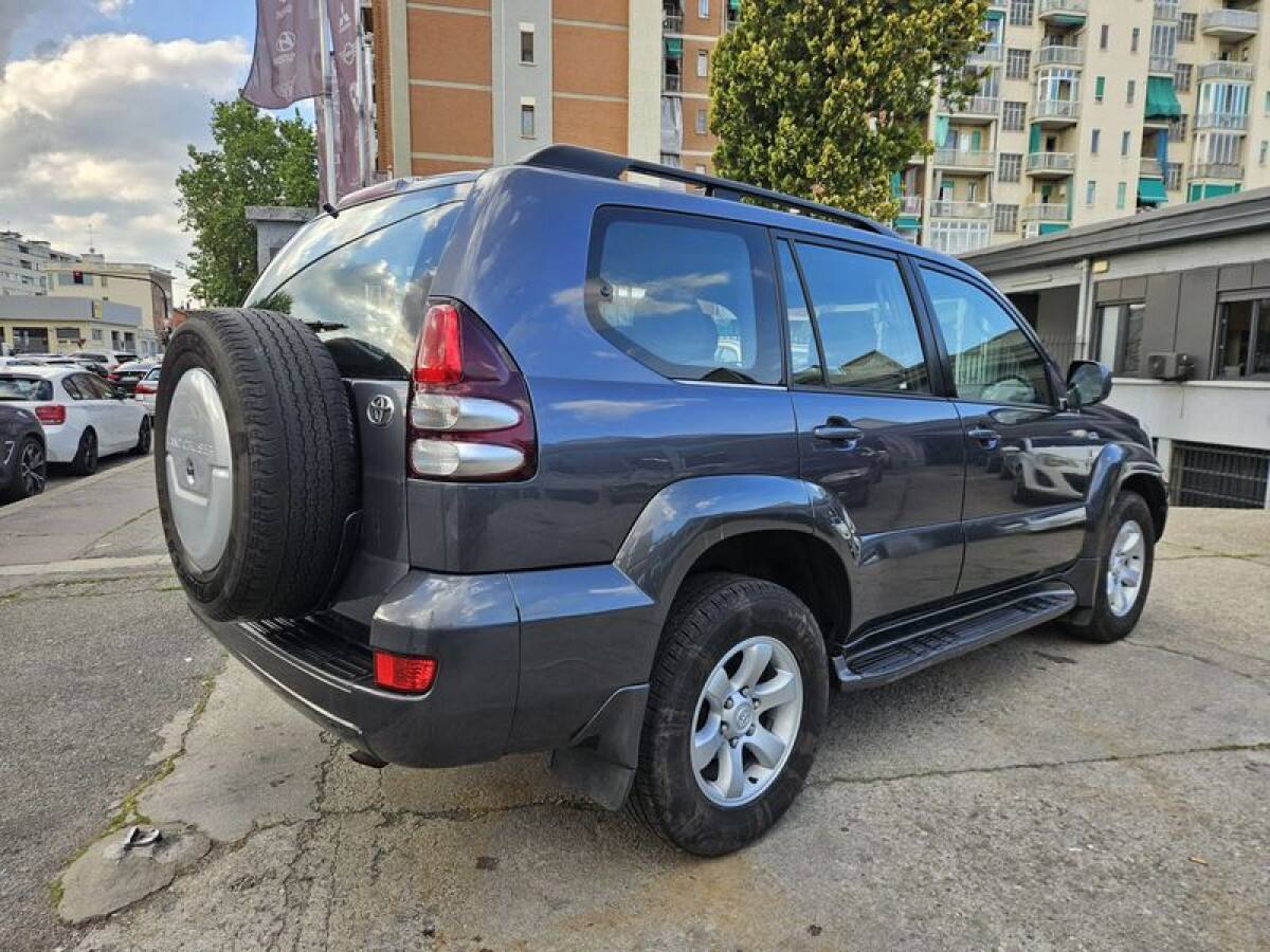 TOYOTA Land Cruiser 11