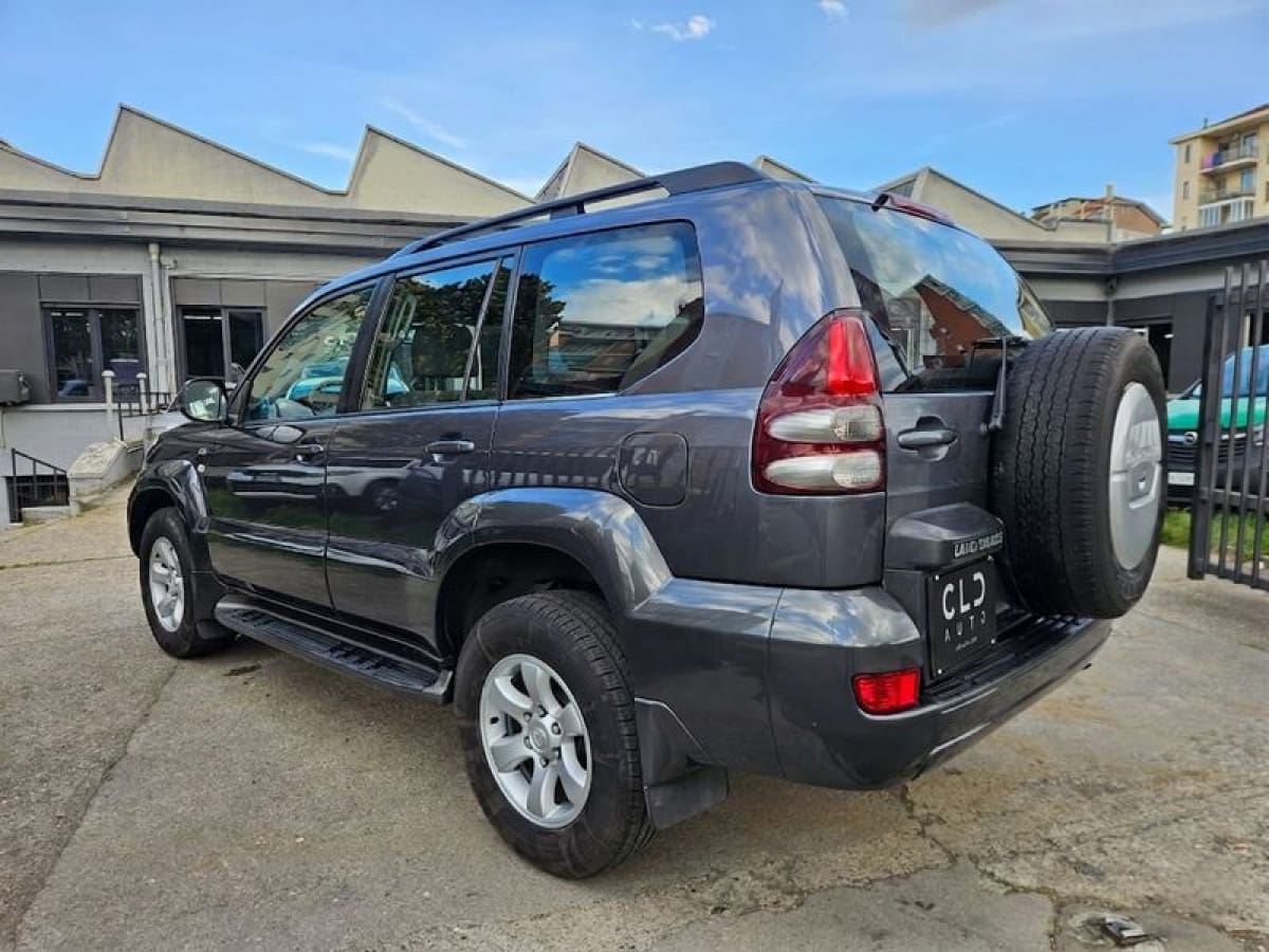 TOYOTA Land Cruiser 13