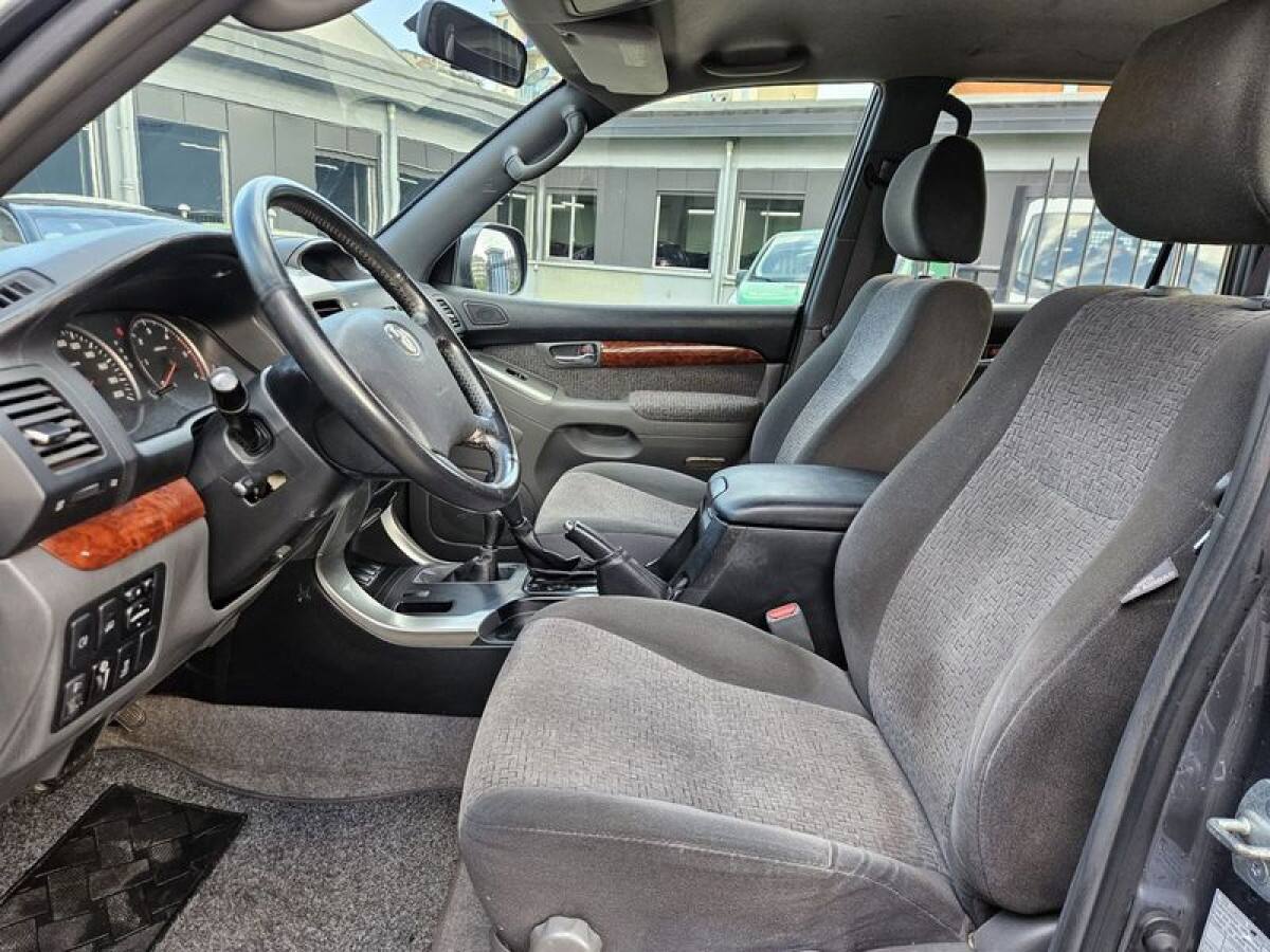 TOYOTA Land Cruiser 15