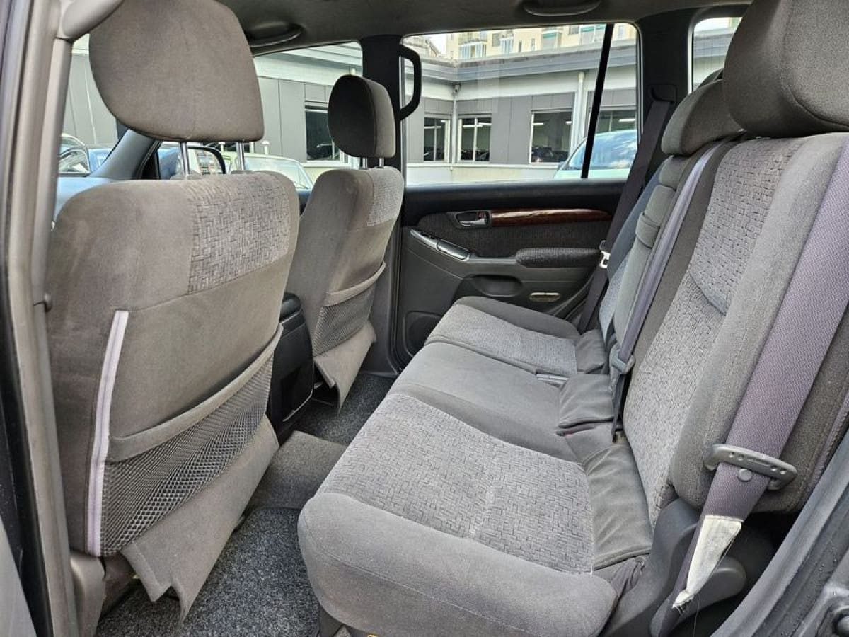 TOYOTA Land Cruiser 16