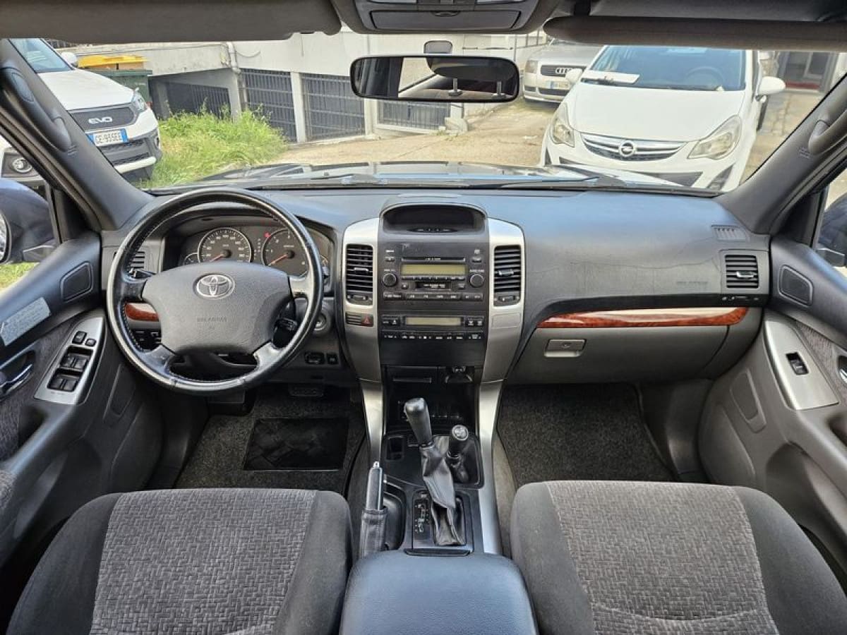 TOYOTA Land Cruiser 17