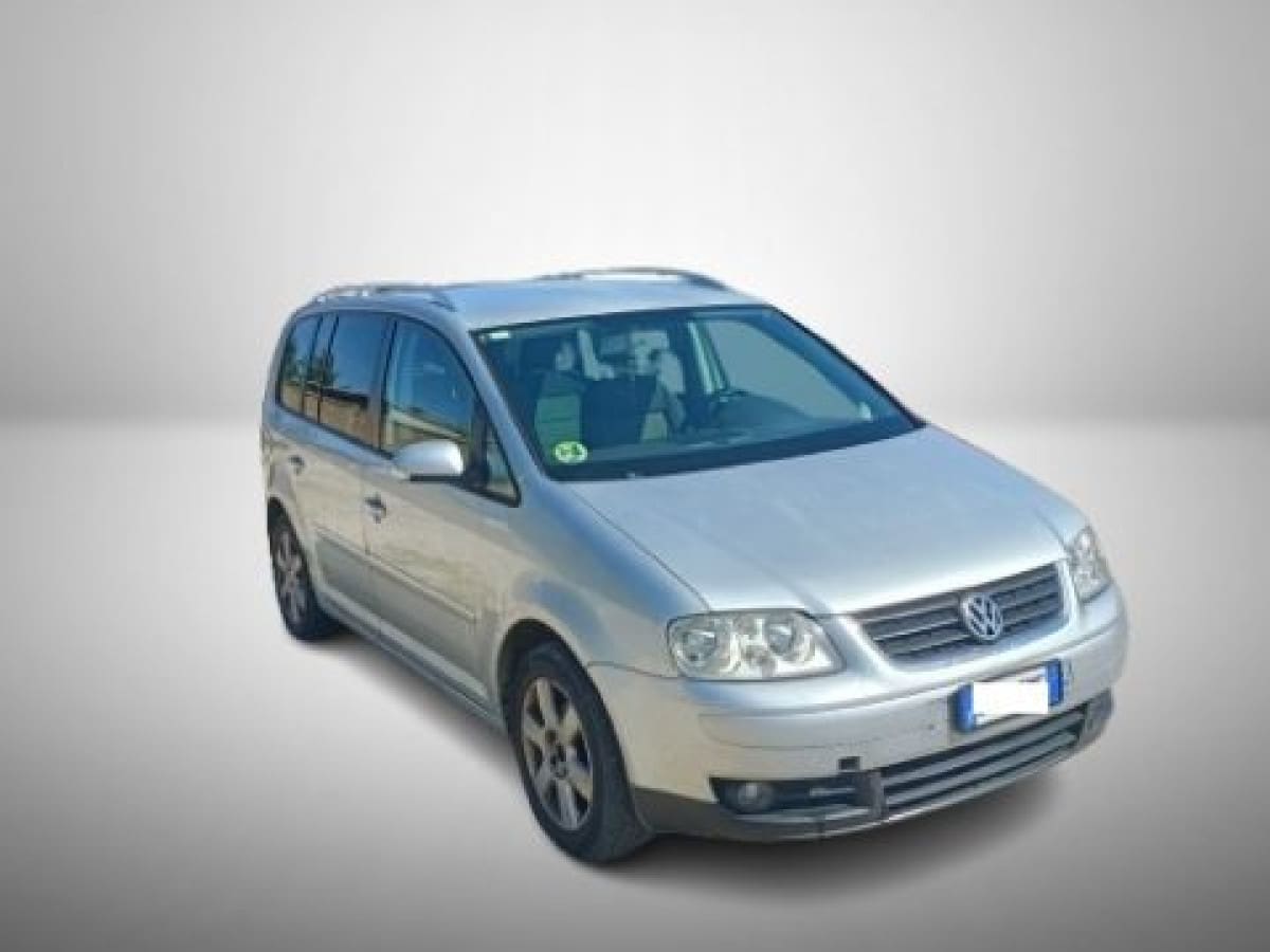 VOLKSWAGEN Touran 8