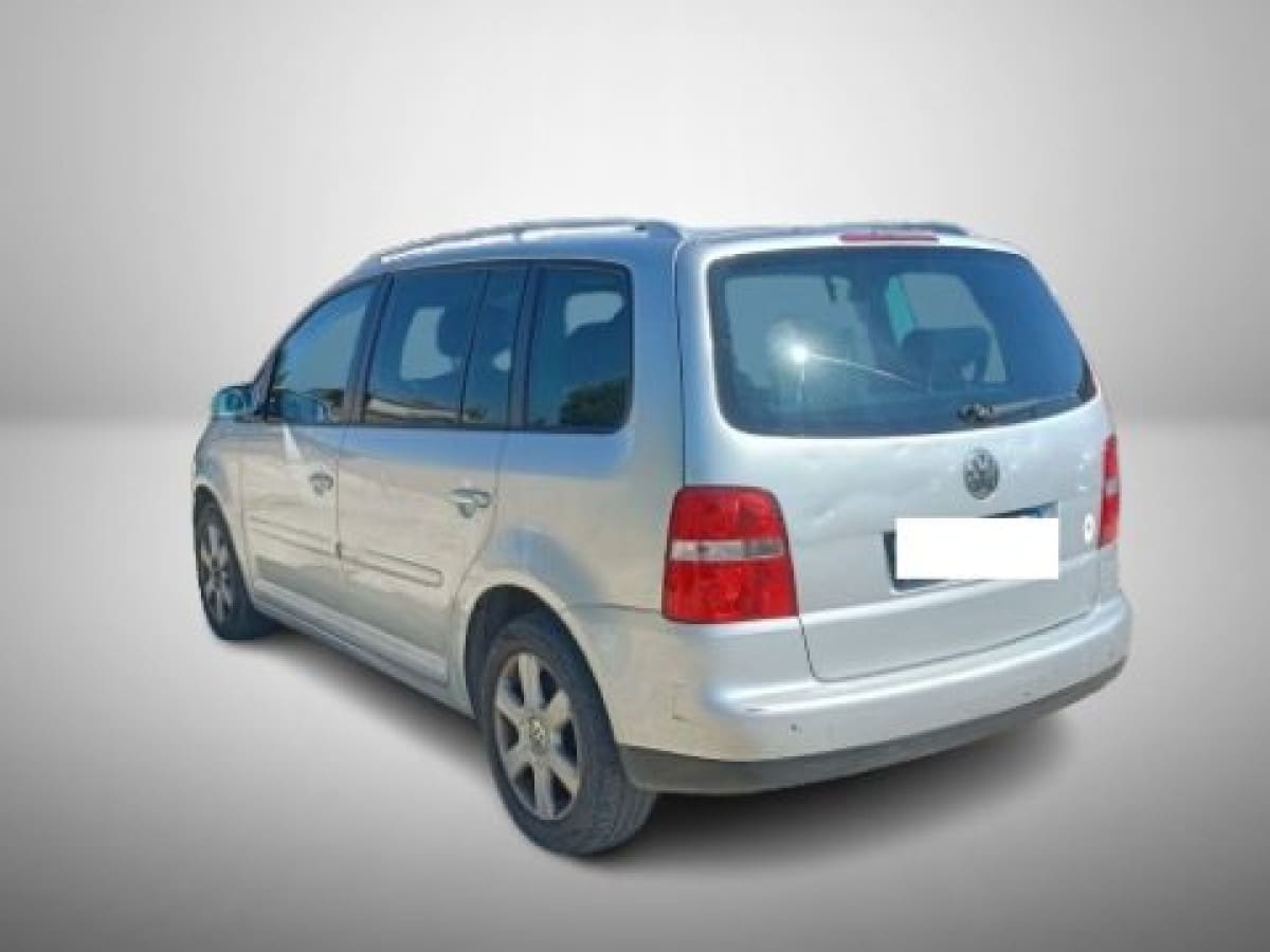 VOLKSWAGEN Touran 9