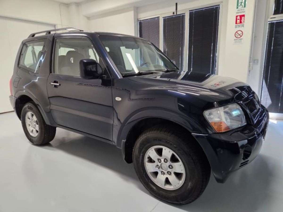 MITSUBISHI Pajero (2000-2007) 8