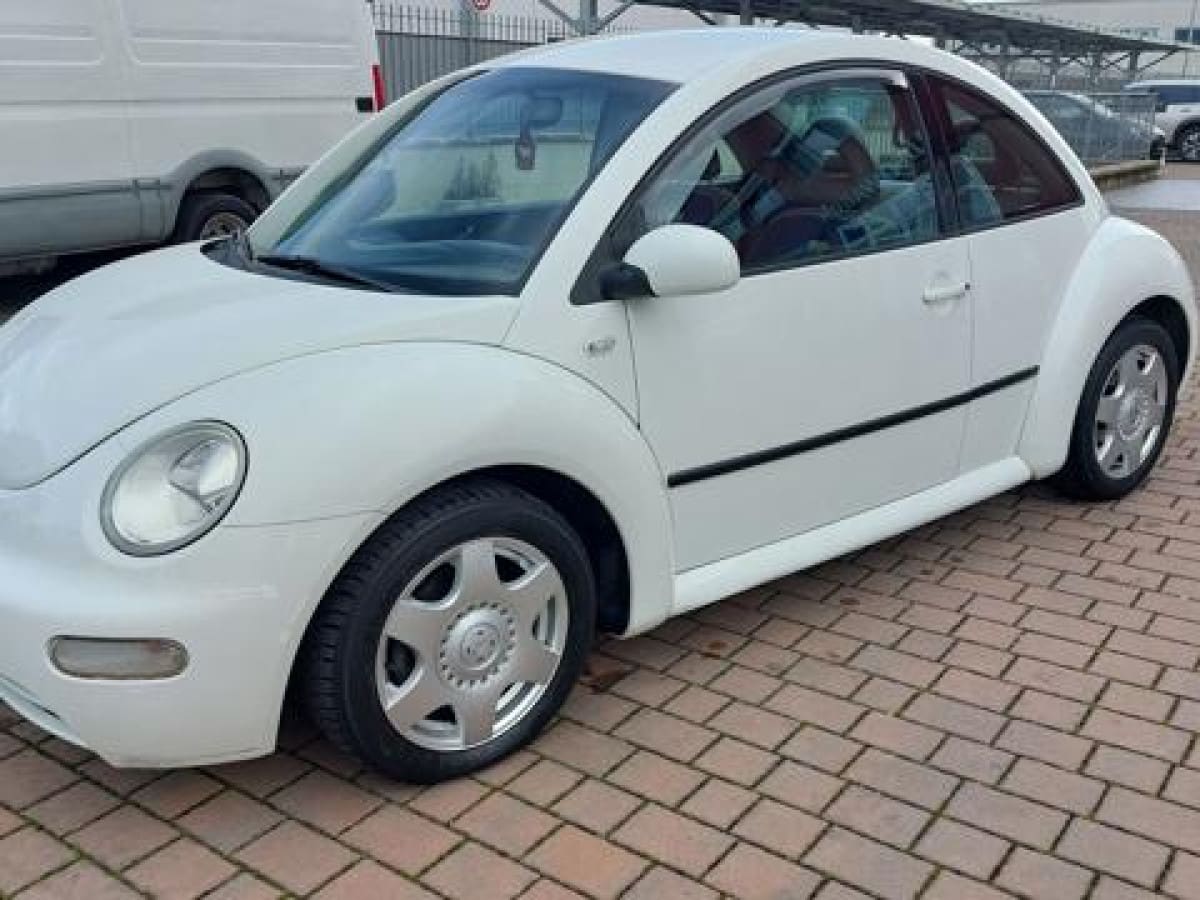 VOLKSWAGEN New Beetle 9