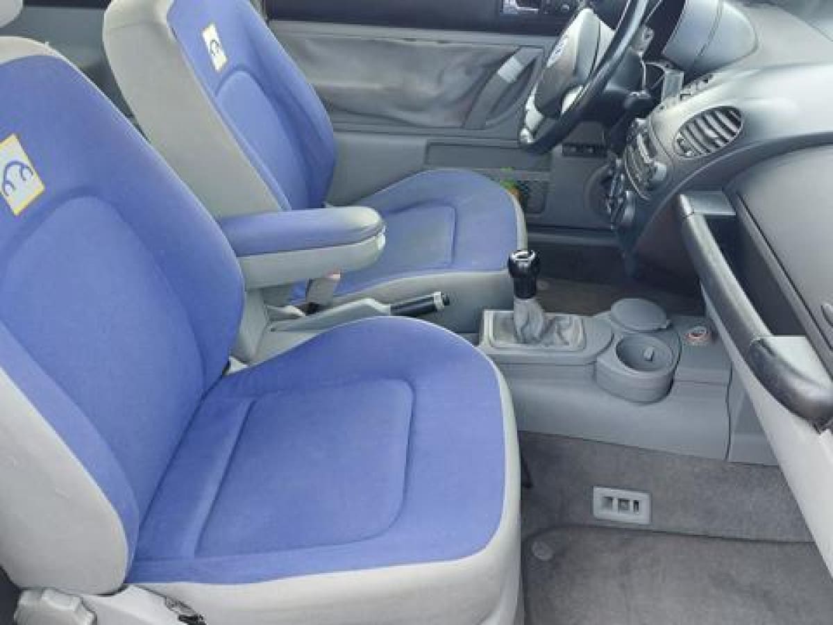 VOLKSWAGEN New Beetle 11