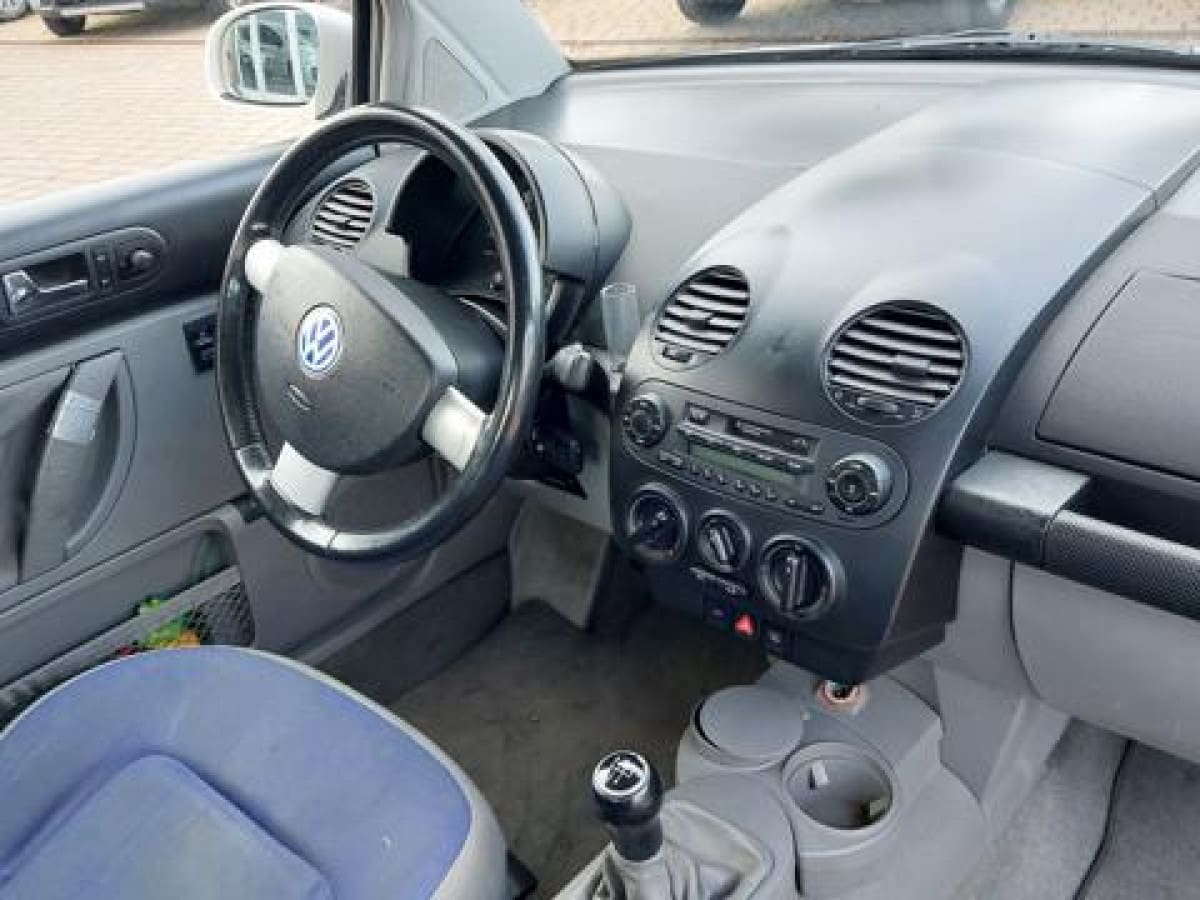 VOLKSWAGEN New Beetle 12