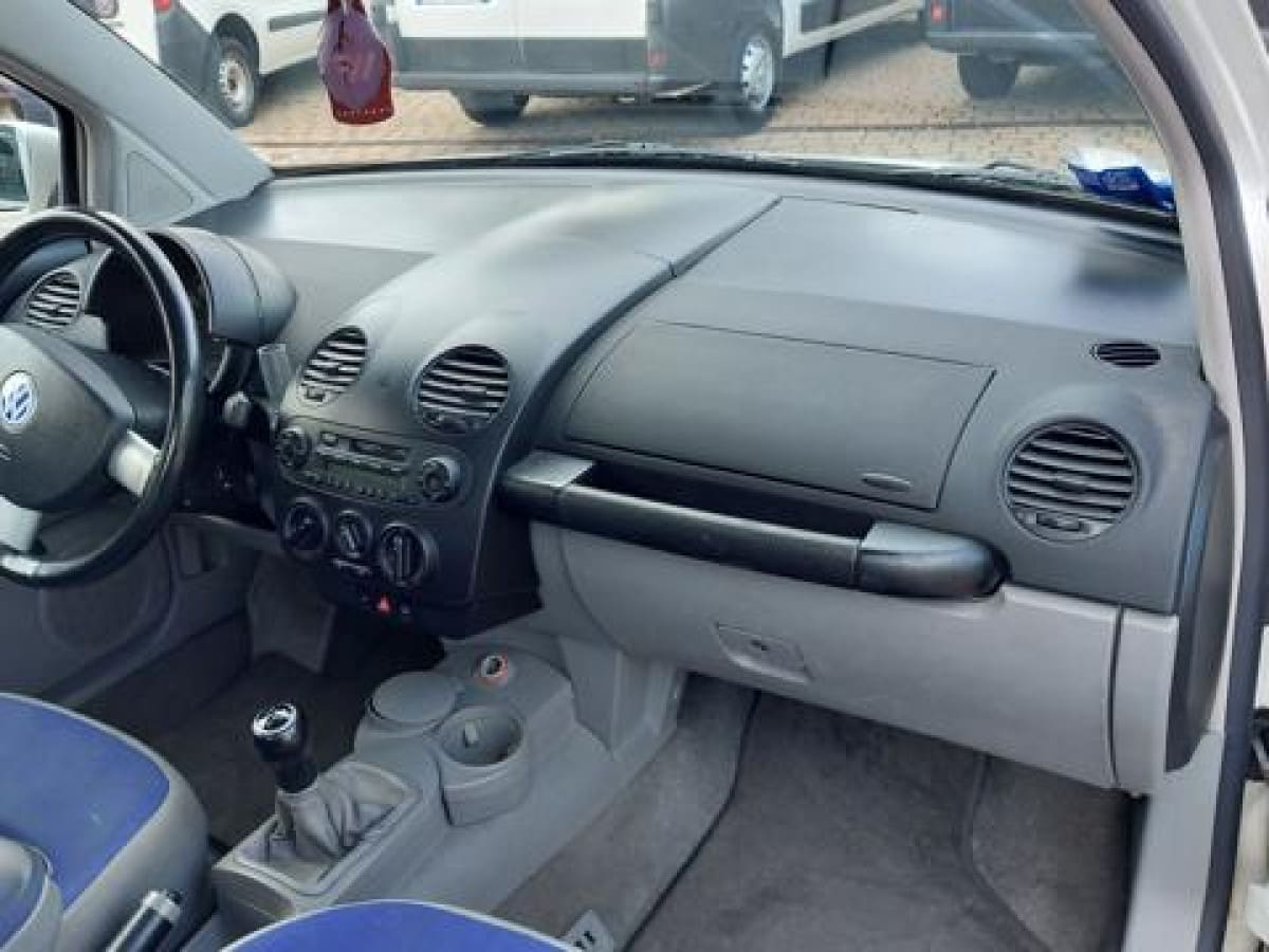 VOLKSWAGEN New Beetle 13