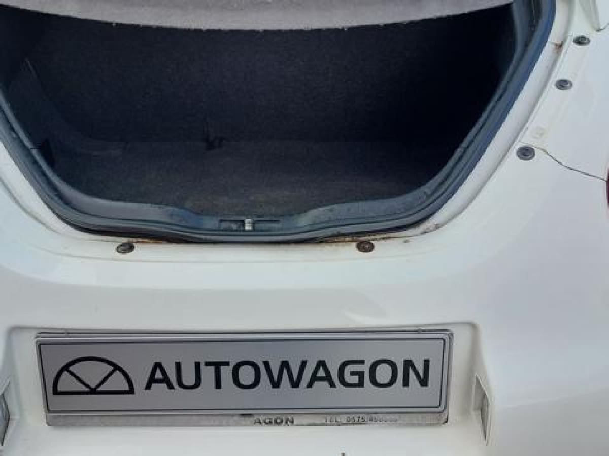 VOLKSWAGEN New Beetle 14
