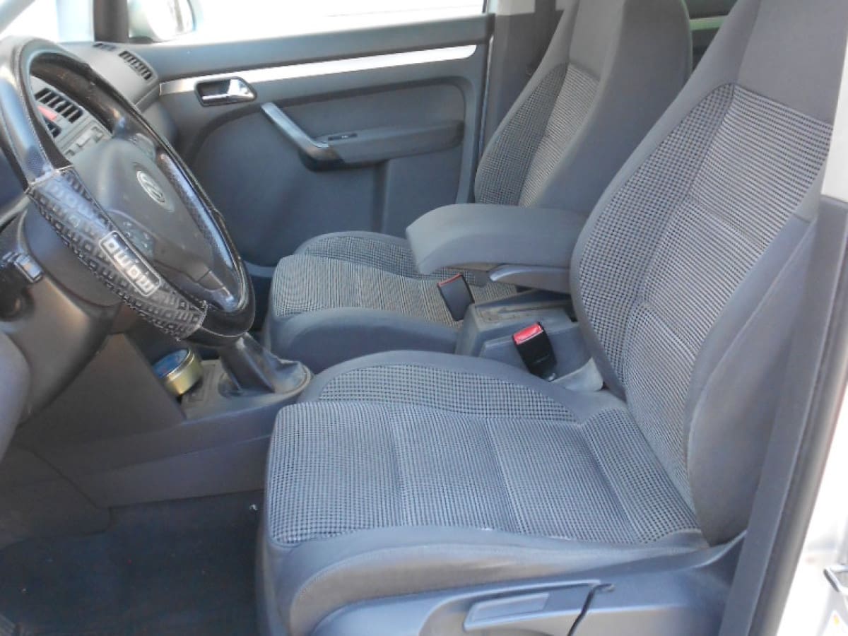 VOLKSWAGEN Touran 6