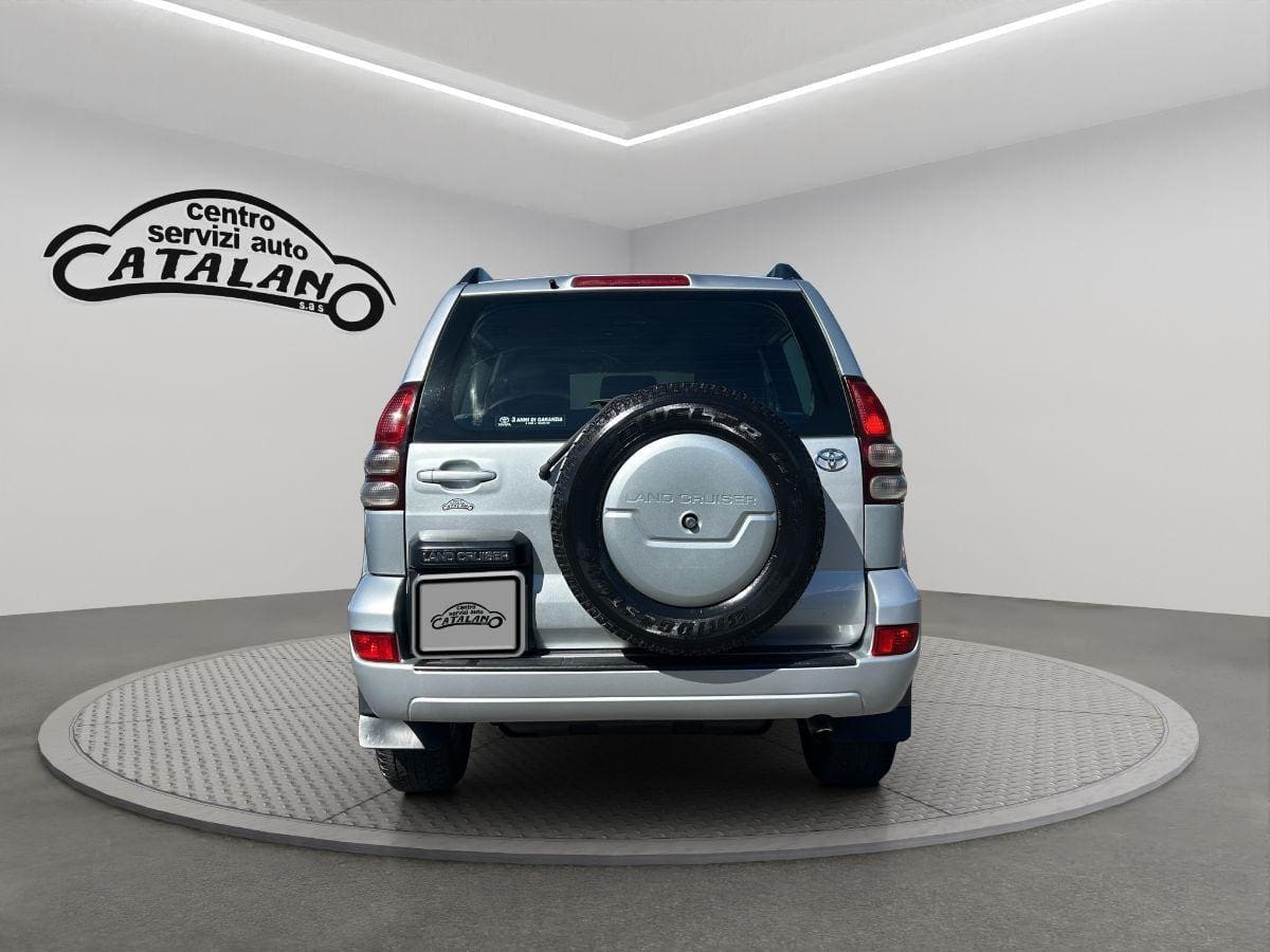 TOYOTA Land Cruiser 9